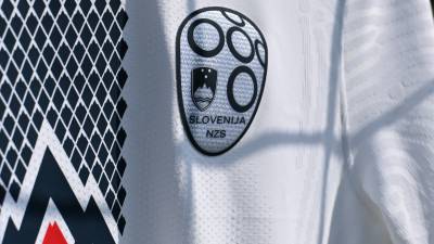 slovenia_2022_2023_home_away_kit_5.jpg