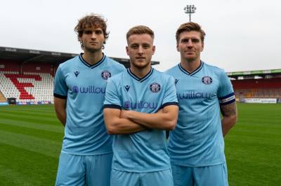 stevenage_24_25_macron_third_kit_v3.jpg