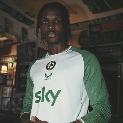 ireland_2024_castore_hype_shirt_b.jpeg