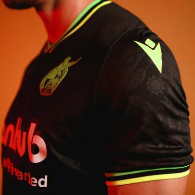 bristol_rovers_24_25_macron_third_kit_f.jpg