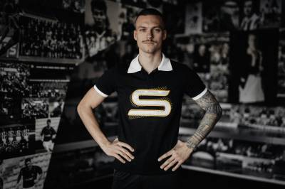 sparta_praha_131st_anniversary_shirt_a.jpg