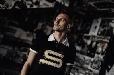 sparta_praha_131st_anniversary_shirt_e.jpg