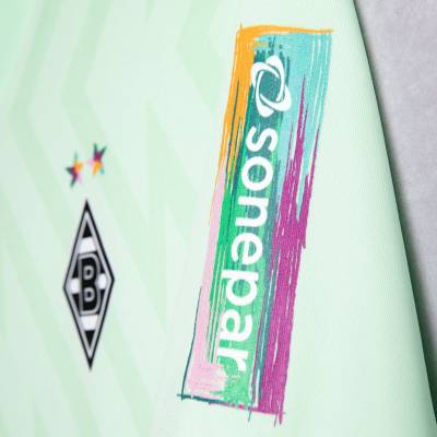 borussia_monchengladbach_2024_puma_world_childrens_day_kit_d.jpeg