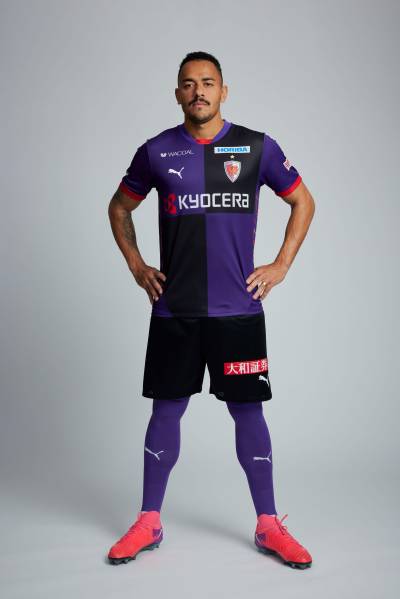 kyoto_sanga_2025_puma_home_kit_e.jpg