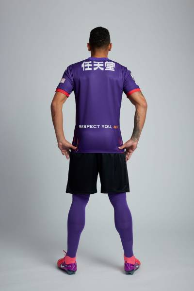kyoto_sanga_2025_puma_home_kit_f.jpg
