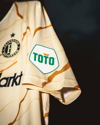 feyenoord_24_25_castore_fourth_kit_e.jpg