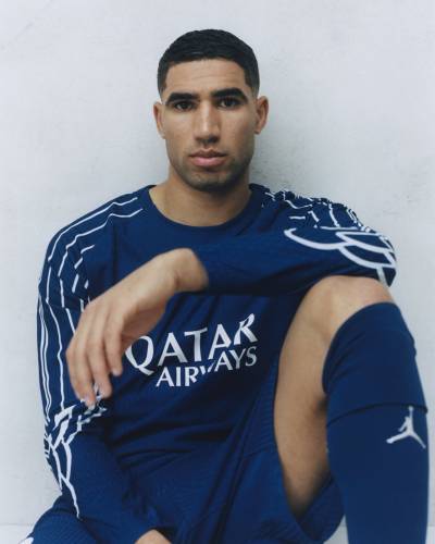 paris_saint_germain_24_25_jordan_fourth_kit_d.jpeg