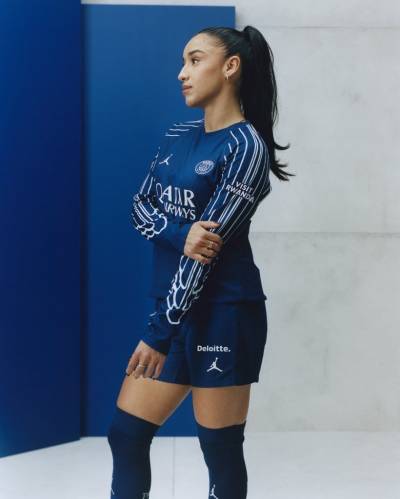 paris_saint_germain_24_25_jordan_fourth_kit_f.jpeg