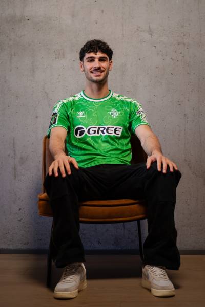 real_betis_24_25_hummel_chinese_new_year_pre_match_shirt_a.jpg