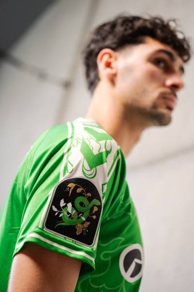 real_betis_24_25_hummel_chinese_new_year_pre_match_shirt_d.jpg
