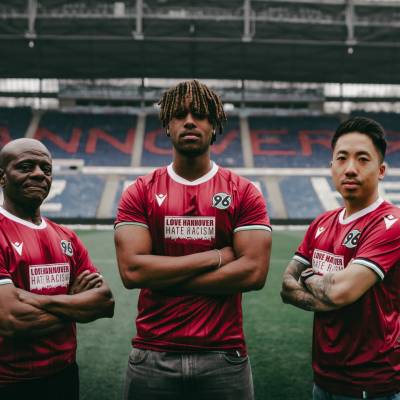 hannover_96_2025_macron_love_hannover_hate_racism_shirt_a.jpg