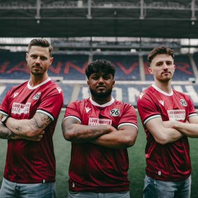 hannover_96_2025_macron_love_hannover_hate_racism_shirt_b.jpg