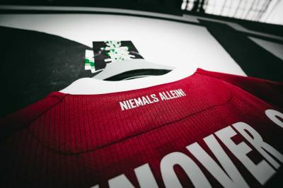 hannover_96_2025_macron_love_hannover_hate_racism_shirt_b2.jpg