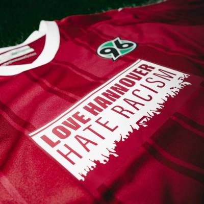 hannover_96_2025_macron_love_hannover_hate_racism_shirt_b4.jpg