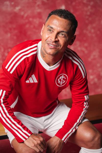 internacional_25_26_adidas_home_kit_a.jpeg
