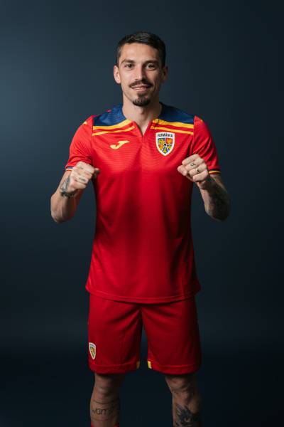 romania_2025_26_joma_home_away_third_kits_d.jpg
