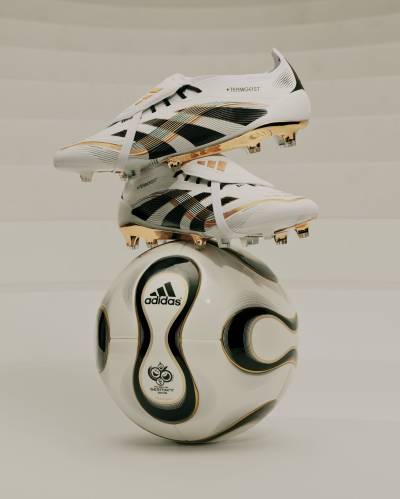 adidas_predator_elite_tongue_teamgeist_fg_cloud_white_core_black_gold_metallic_e.jpeg