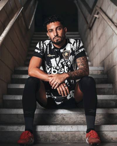 botafogo_2025_26_reebok_fourth_kit_b.jpg