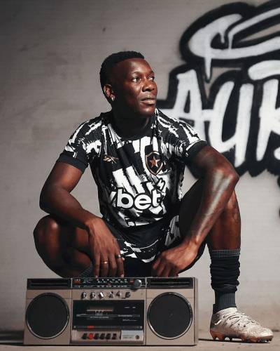 botafogo_2025_26_reebok_fourth_kit_d.jpg