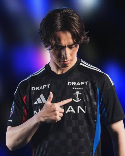 yokohama_f_marinos_2025_adidas_special_edition_shirt_b.jpg