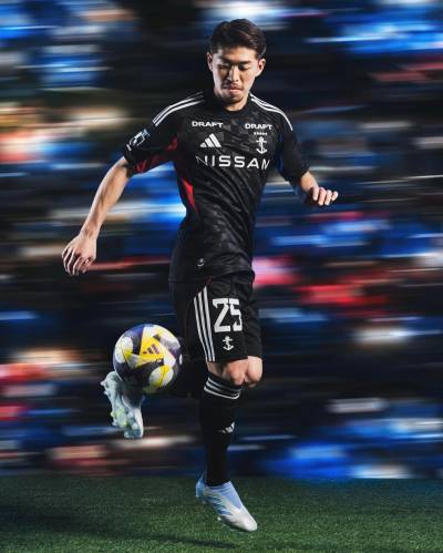 yokohama_f_marinos_2025_adidas_special_edition_shirt_c.jpg