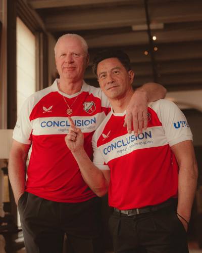 fc_utrecht_24_25_castore_fourth_kit_b.jpg