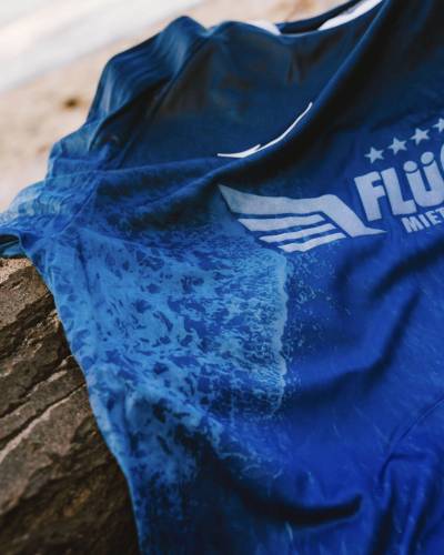 hansa_rostock_2025_mizuno_our_baltic_sea_shirt_d.jpg