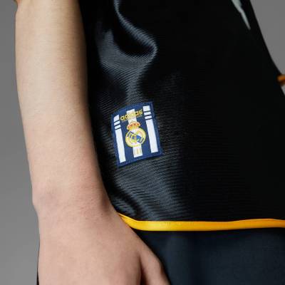 real_madrid_99_00_adidas_reissue_away_jersey_e1.jpg