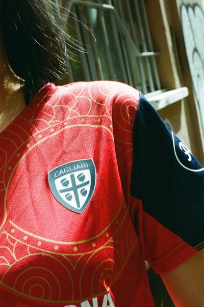cagliari_2025_eye_sport_heritage_jersey_c.jpg