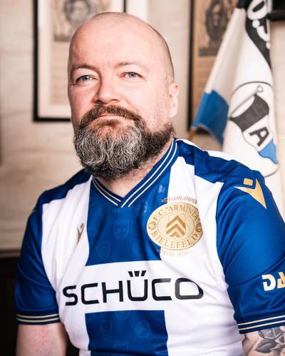 arminia_bielefeld_2025_macron_120th_anniversary_shirt_b.jpg
