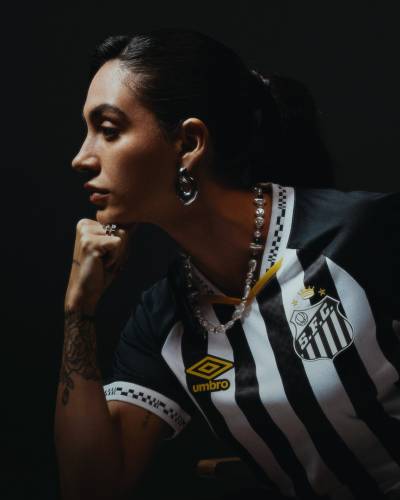 santos_2025_umbro_away_kit_b.jpg