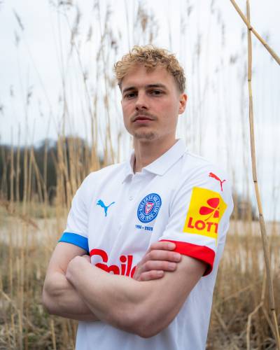 holstein_kiel_2025_puma_125th_anniversary_shirt_a.jpg