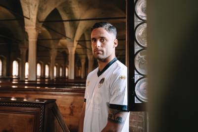 cesena_fc_2025_errea_85th_anniversary_shirt_f.jpg
