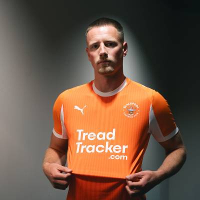 blackpool_25_26_puma_home_kit_1.jpg