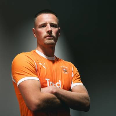 blackpool_25_26_puma_home_kit_2.jpg