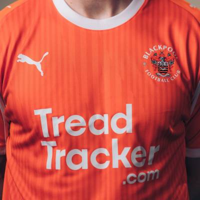 blackpool_25_26_puma_home_kit_b.jpg