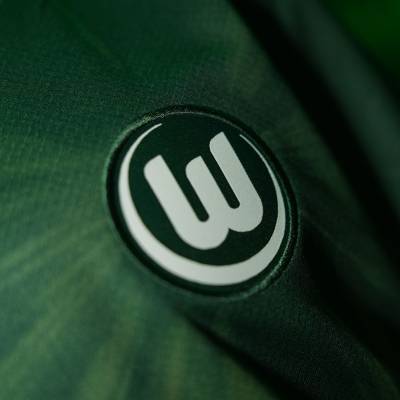 vfl_wolfsburg_25_26_nike_home_kit_5.jpg