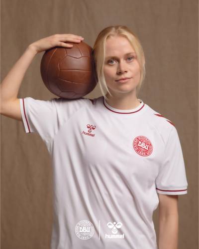 denmark_2025_hummel_womens_away_kit_a.jpeg