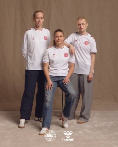 denmark_2025_hummel_womens_away_kit_b.jpeg