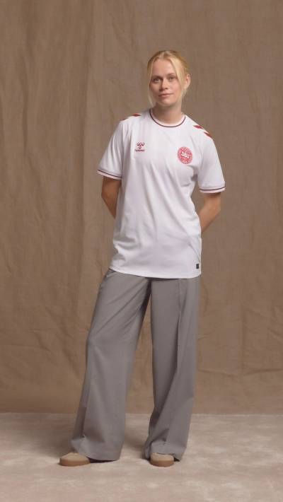 denmark_2025_hummel_womens_away_kit_c.jpeg