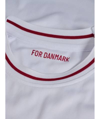 denmark_2025_hummel_womens_away_kit_f.jpg