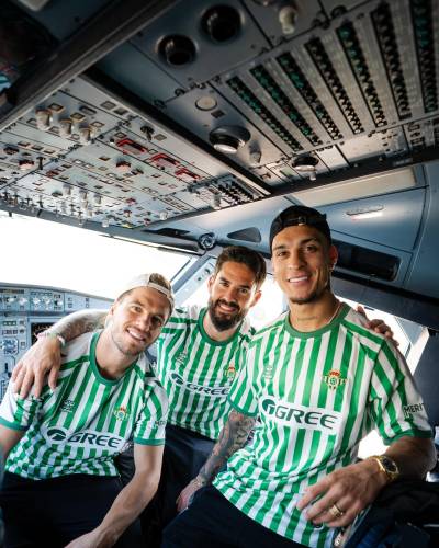 real_betis_2025_hummel_conference_league_final_shirt_a.jpg