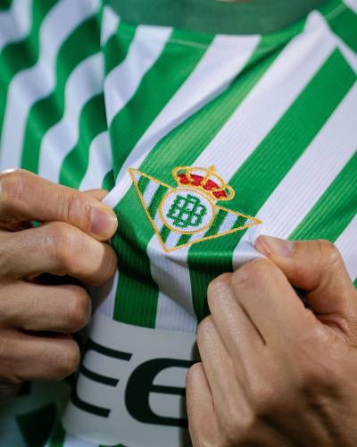 real_betis_2025_hummel_conference_league_final_shirt_b.jpg