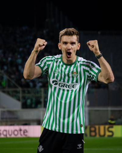 real_betis_2025_hummel_conference_league_final_shirt_c.jpg
