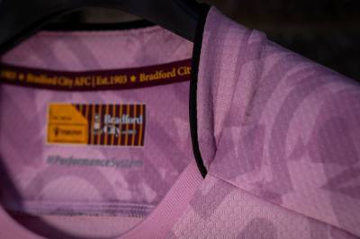 bradford_city_25_26_macron_third_kit_d.jpg