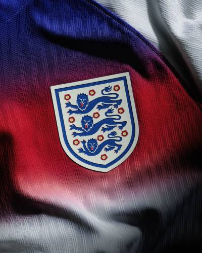 england_2025_nike_womens_home_kit_b.jpg