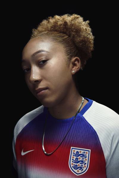 england_2025_nike_womens_home_kit_d.jpg