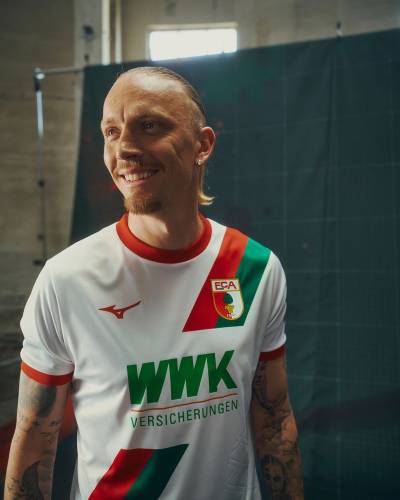 augsburg_25_26_mizuno_home_kit_c.jpg