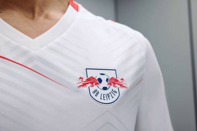 rb_leipzig_25_26_puma_home_kit_c3.jpg