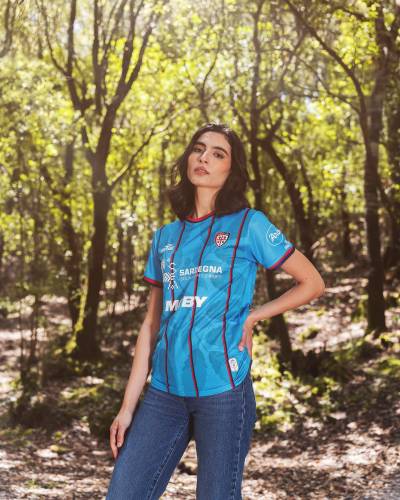 cagliari_2526_eye_sport_third_kit_a.jpg
